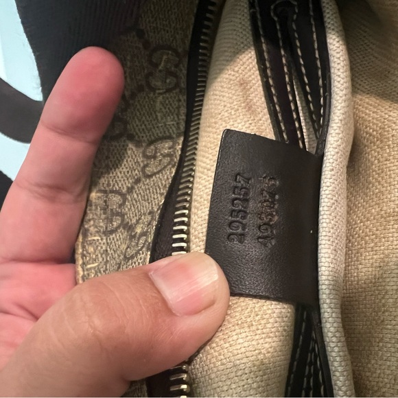 Authentic Gucci - Picture 2 of 10